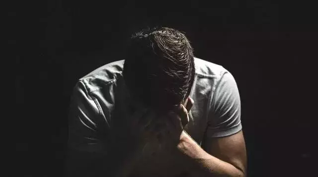 孩子對不起,放下工作養不起你,拿起工作陪不了你,看哭了無數人
