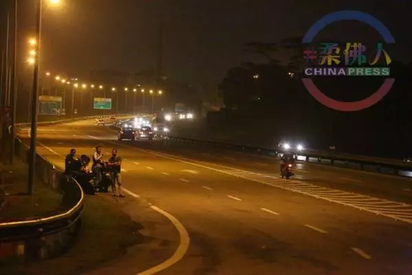 半夜飆摩哆擾民被圍捕 捉41騎士 10人是學生
