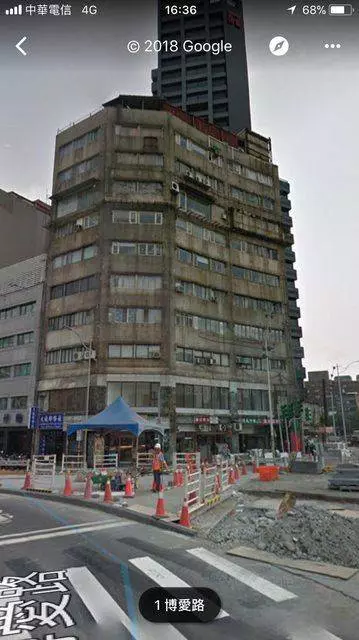 他好奇問掛「為何台灣縣市火車站前都會有一棟被燒過的大樓」網:不要問太多!