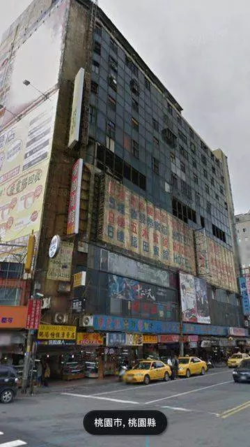 他好奇問掛「為何台灣縣市火車站前都會有一棟被燒過的大樓」網:不要問太多!