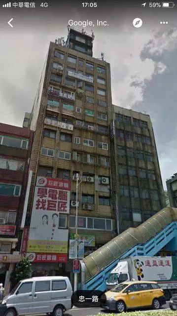 他好奇問掛「為何台灣縣市火車站前都會有一棟被燒過的大樓」網:不要問太多!