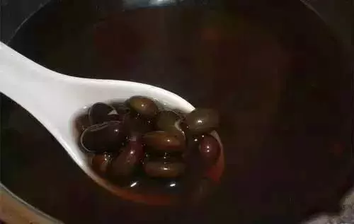別再喝骨頭湯了!補鈣第一名竟是它,真是也猜不到!快看看吧,想補鈣多吃它!