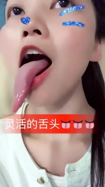 直播正妹「舌頭舞」紅透半邊天!超靈活「伸長舌頭」國外都震驚!網友:這黑白無常嗎?
