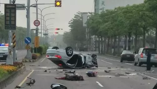 又是酒駕!21歲BMW男酒駕載友 女機車騎士狠撞拖行「屍首分離」亡!