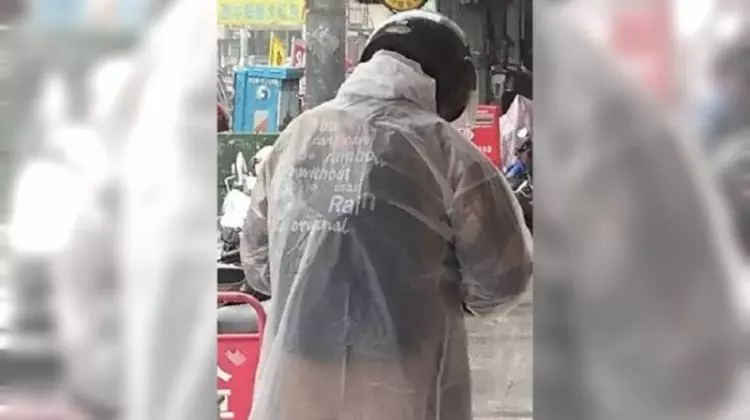 機車踏板出現陌生包包!他秒起疑問「一旁滑手機先生」…手法細思極恐快分享出去!
