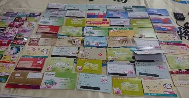 持17本存摺太可疑!男大生被懷疑車手...遭3警包圍盤查30分怒提告!網挺警:可疑就該查