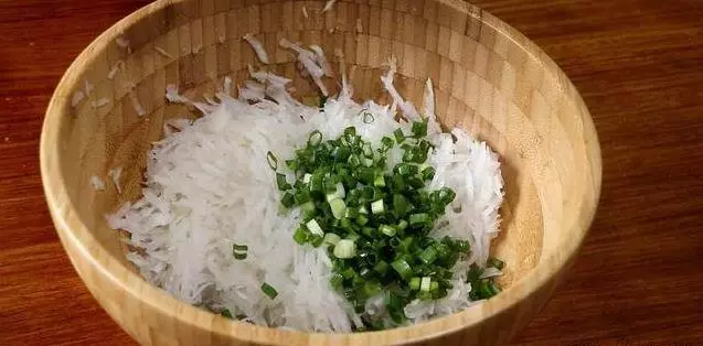 蘿蔔絲餅這麼做好吃,不揉面,不包餡兒,適合懶人做
