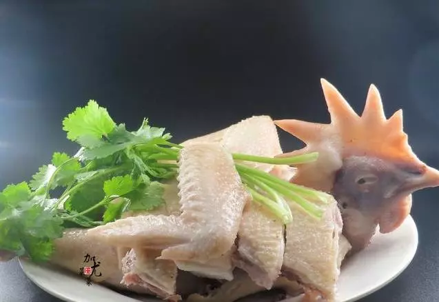 老媽做了幾十年白切雞,煮雞和蘸料都有訣竅,毫無保留的分享給大家
