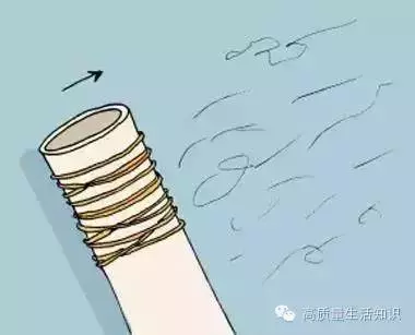 地上頭髮總掃不乾凈,還粘在掃帚上,教你「這一招」輕鬆搞定!!