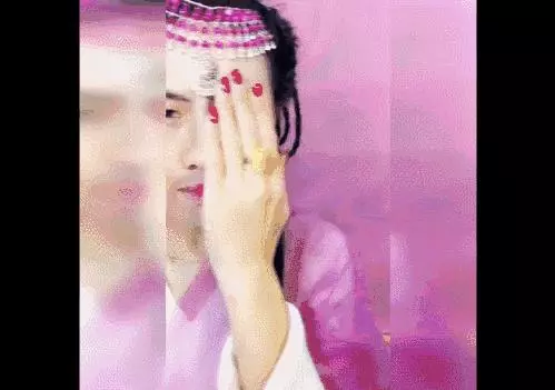 河北農村女子直播「易容術」,一人扮演整個娛樂圈,央視走紅月入六位數