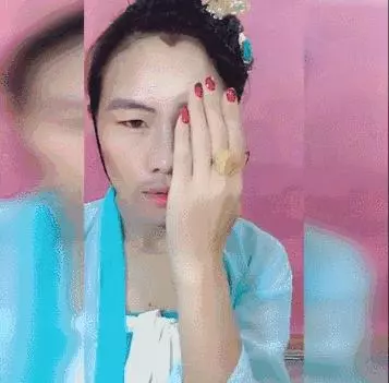 河北農村女子直播「易容術」,一人扮演整個娛樂圈,央視走紅月入六位數