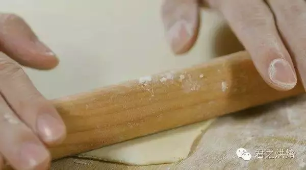 【酥皮肉卷】外酥內軟,咸鮮可口,趁熱吃吧