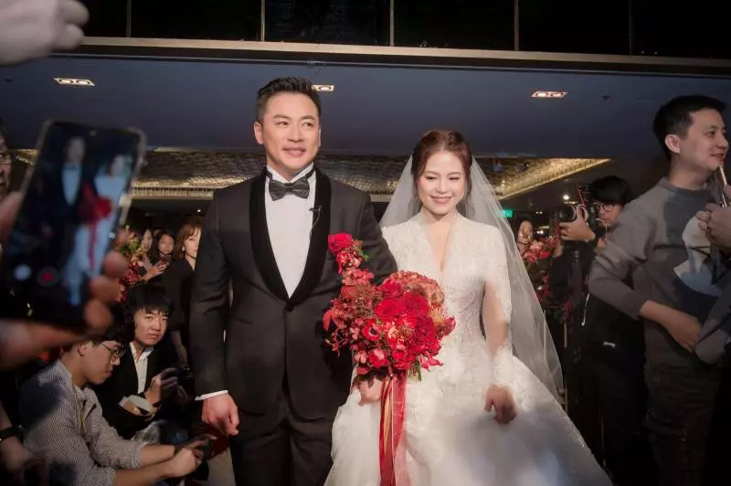 江宏恩失聯小6歲妻10年!和友人小酌不回家「謝老婆冷處理」,今年還她蜜月甜喊「努力拚寶寶」!