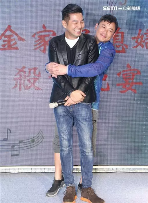江宏恩失聯小6歲妻10年!和友人小酌不回家「謝老婆冷處理」,今年還她蜜月甜喊「努力拚寶寶」!
