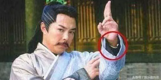 這些15個鏡頭穿幫得太容易被發現了吧!#15. 大清皇宮的自來水管