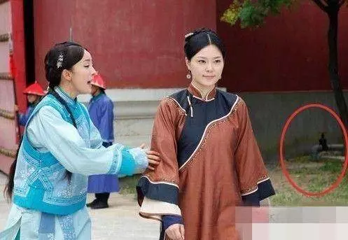 這些15個鏡頭穿幫得太容易被發現了吧!#15. 大清皇宮的自來水管