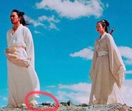 這些15個鏡頭穿幫得太容易被發現了吧!#15. 大清皇宮的自來水管