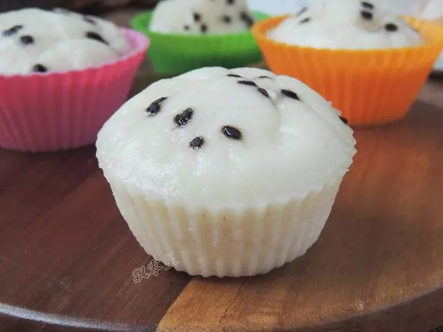 1碗麵粉1碗水,一攪一蒸就能成,鬆軟香甜,是小時候的味道