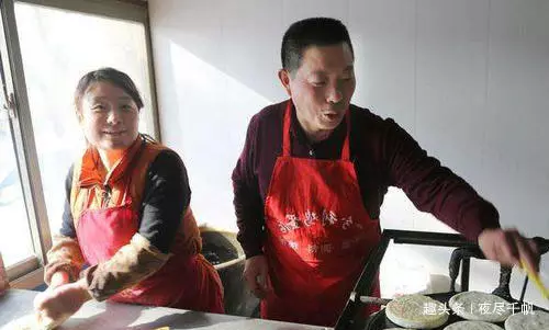 四歲的啞巴兒子忽然對父親說:你後背有個人,想不到救了爸爸一命