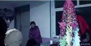 四歲的啞巴兒子忽然對父親說:你後背有個人,想不到救了爸爸一命