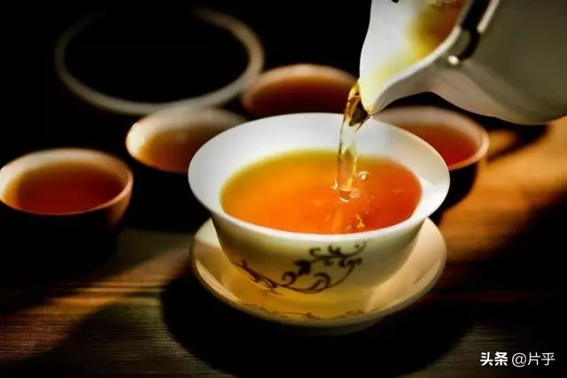 女性手腳發涼,多半是氣血不足!常喝這4種茶,活血益氣暖全身
