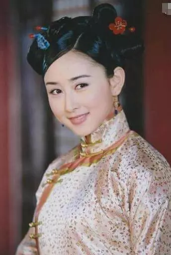 胡靜自曝嫁入馬來西亞豪門生活,吃飯用右手抓,穿裙子要過腳踝,中國網友吐槽:過著這樣子...還不如不嫁!