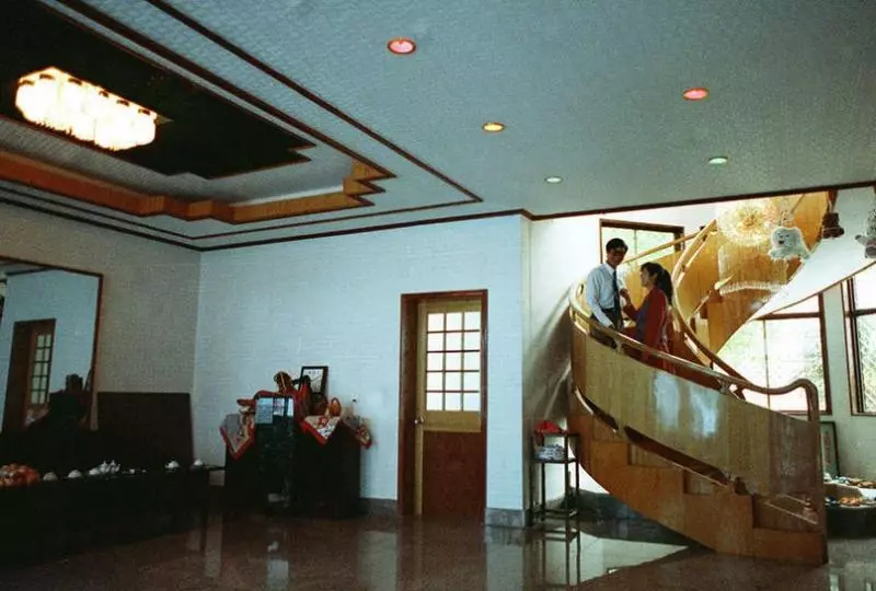 80年代土豪照「怎麼覺得有點眼熟」 14張幸福灑錢照證明:2018年真的過得好苦啊!