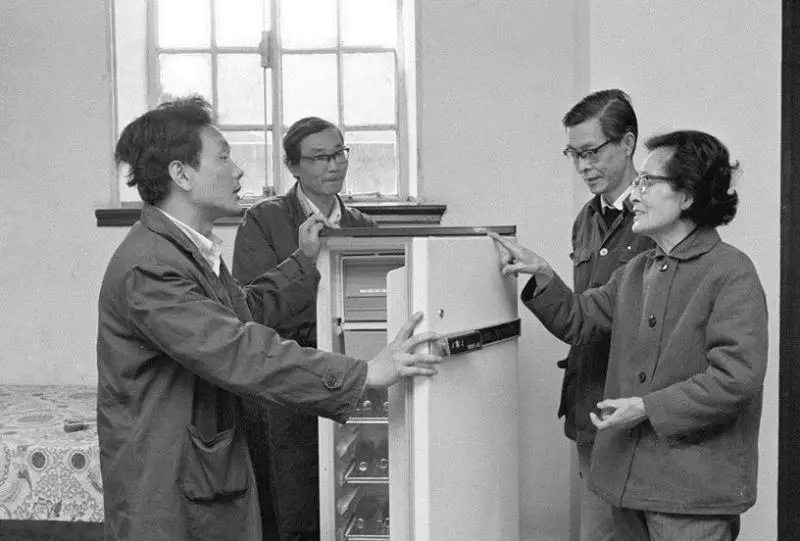 80年代土豪照「怎麼覺得有點眼熟」 14張幸福灑錢照證明:2018年真的過得好苦啊!