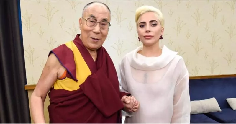 智慧對談!達賴喇嘛交會女神卡卡聊「世界」 她罕有直言:精英在玩弄大部份的人