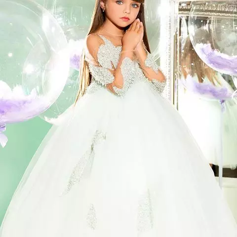 世界最美小孩7歲就媲美頂尖超模 網看「神基因媽媽」秒懂:未出生就是贏家惹…