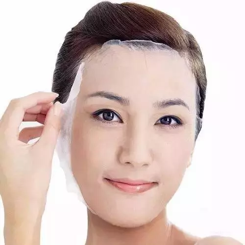 「使用面膜的8大錯誤」!長期用錯方法會讓你「夜老10歲」!