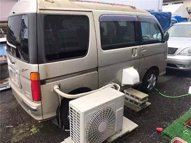 鏟屎官為愛貓「改裝麵包車」!秘密基地「設備超齊全」:慘了...不回家了