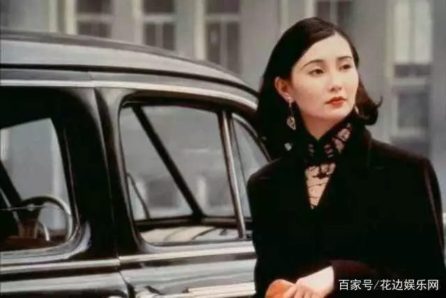 談了11次愛情,54歲依然沒有結婚無子,瘦成皮包骨搬到平民區!