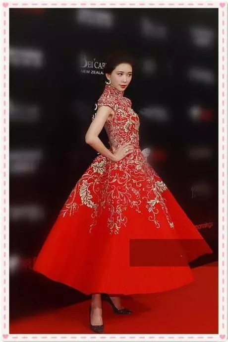 當迪麗熱巴和林志玲同秀美背,才知道健康美和病態美的差距有多大!