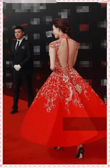 當迪麗熱巴和林志玲同秀美背,才知道健康美和病態美的差距有多大!