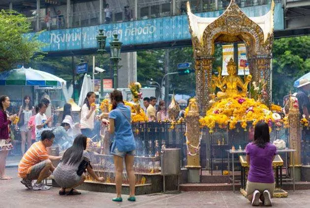 【大馬美女游曼谷發生恐怖經歷】遇熱心人士 怎知是大老千來的【在泰國遇到此情況千萬要謹慎】