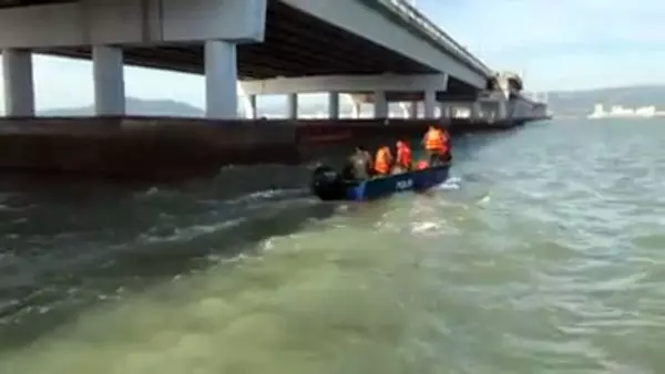轎車被撞下海 檳威海峽風浪大 搜索行動一度暫停