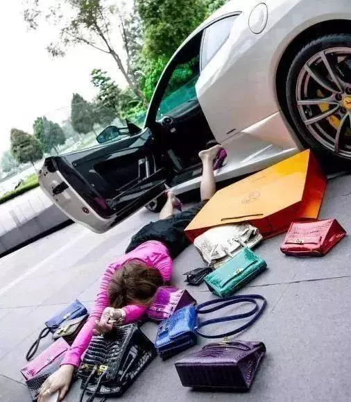 她被稱為「亞洲第一貴婦」,一周僅基礎護膚就就要花1萬3,日常生活就是買買買,然而我卻不羨慕她!