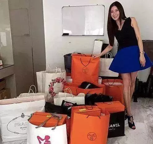 她被稱為「亞洲第一貴婦」,一周僅基礎護膚就就要花1萬3,日常生活就是買買買,然而我卻不羨慕她!