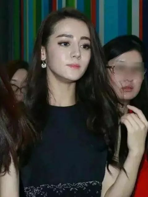 女星無修圖照流出,楊冪顯老,趙麗穎滿臉疙瘩,只有她最尷尬!