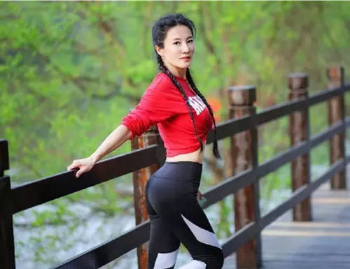 趙雅芝都不算什麼,她才是「不老神話」,常被誤認為兒子女友!