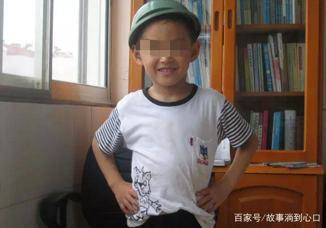 女孩被工廠開除,餓暈街邊,5年後,出嫁當天,來一排豪車送親