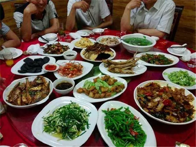 婆婆來伺候兒媳月子 表現的很關心她 兒子在門口聽到對話 卻決定把母親送回家