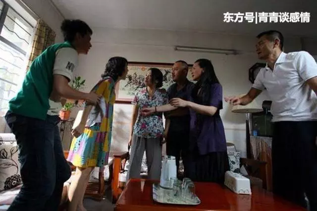 前夫婚禮我請假參加,新娘遲遲不露面,去臥室找兒子我呆了!
