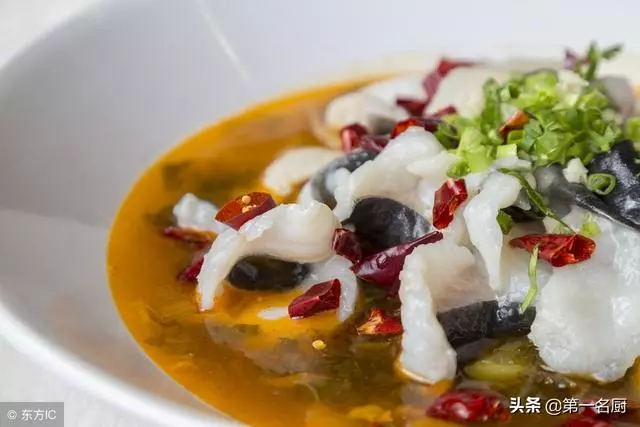 這才是水煮魚地道的做法,魚肉鮮嫩,香辣過癮,下酒又下飯