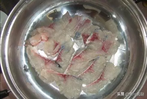 這才是水煮魚地道的做法,魚肉鮮嫩,香辣過癮,下酒又下飯
