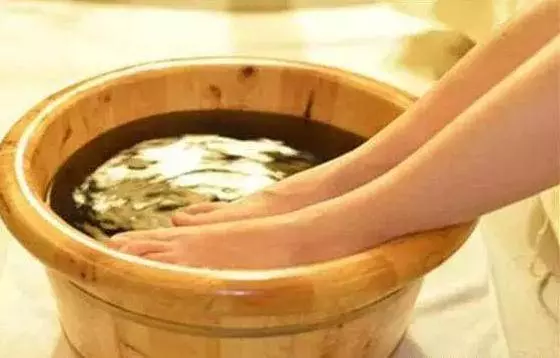 為什麼會腳後跟疼?中醫四大驗方讓你告別足跟痛!