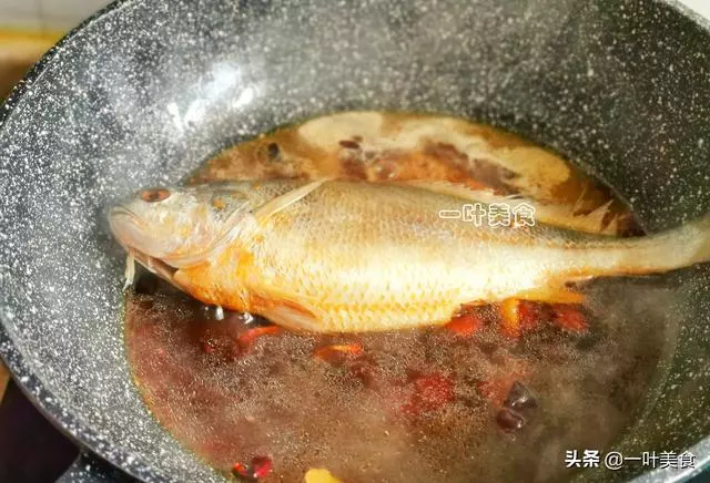 醬油水煮魚,做法簡單,特別鮮美,沒有一點腥味!
