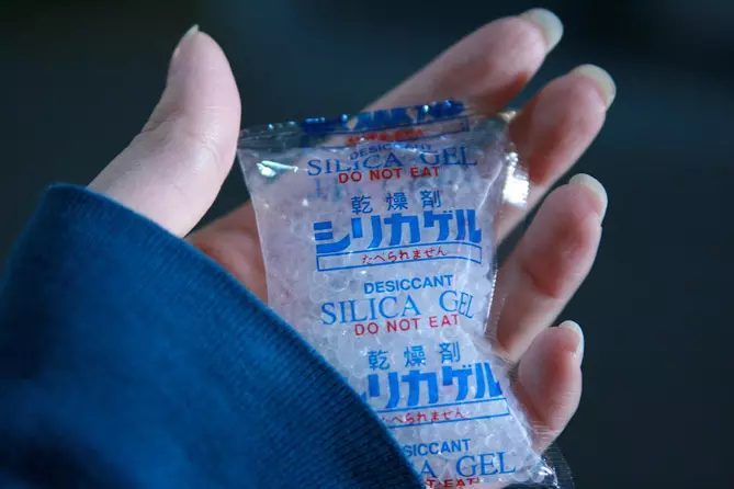 別急著丟!乾燥劑「14種隱藏用法」大公開 #2旅行超實用丟掉太浪費了
