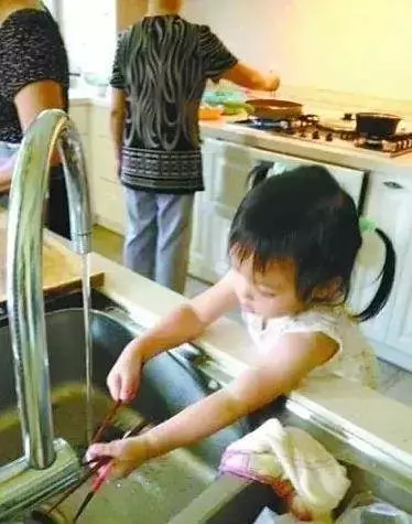趙薇從小讓女兒做家務:捨不得用孩子才是害了他